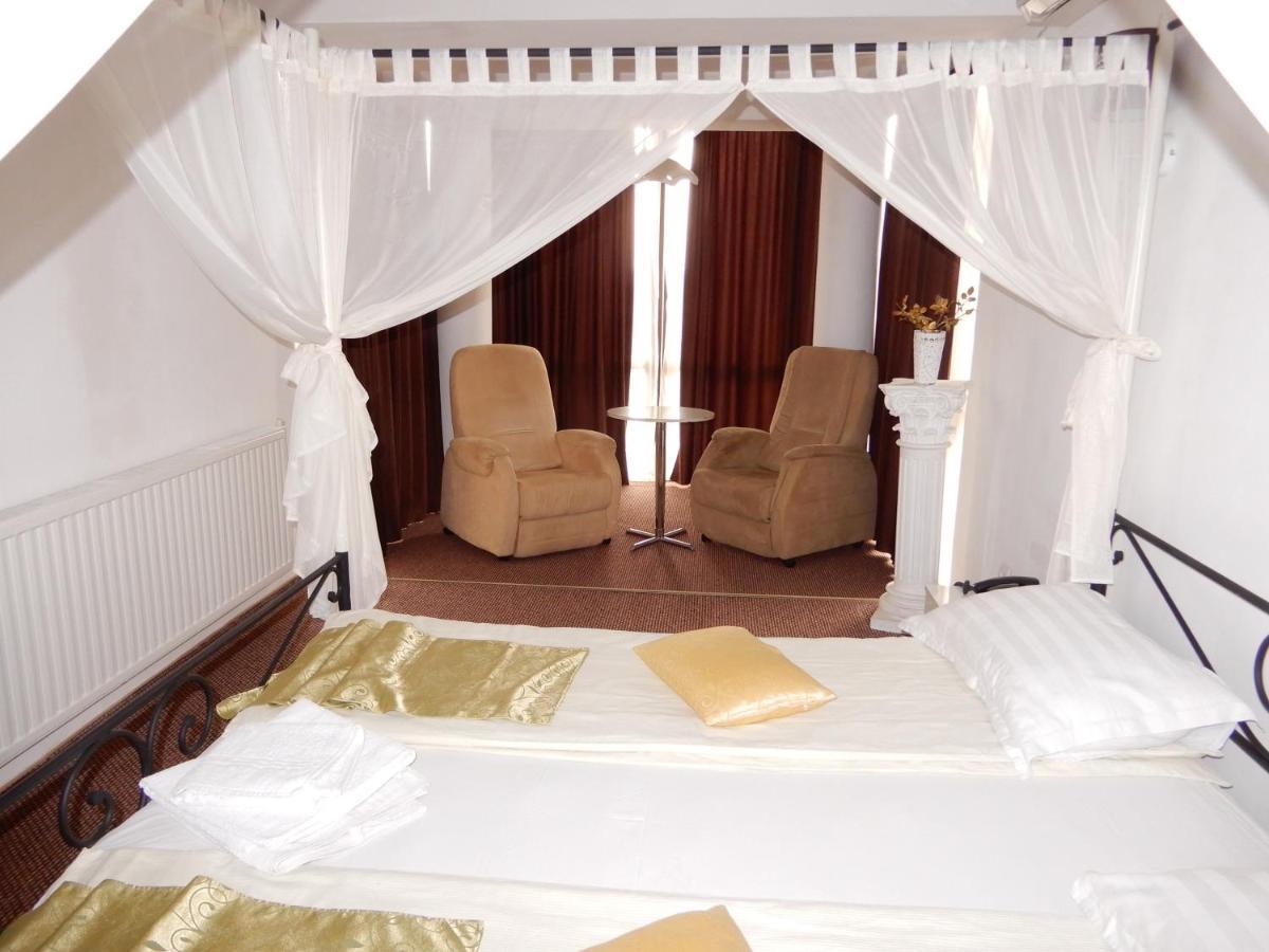 Rhc Royal Hotel Oradea Eksteriør billede