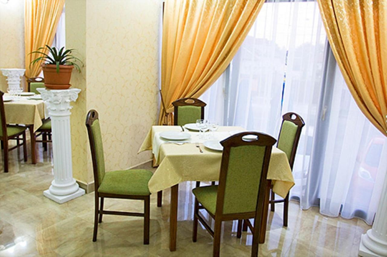 Rhc Royal Hotel Oradea Eksteriør billede