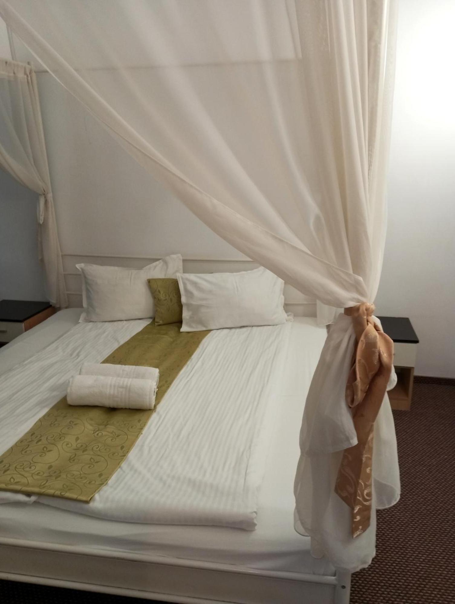 Rhc Royal Hotel Oradea Eksteriør billede