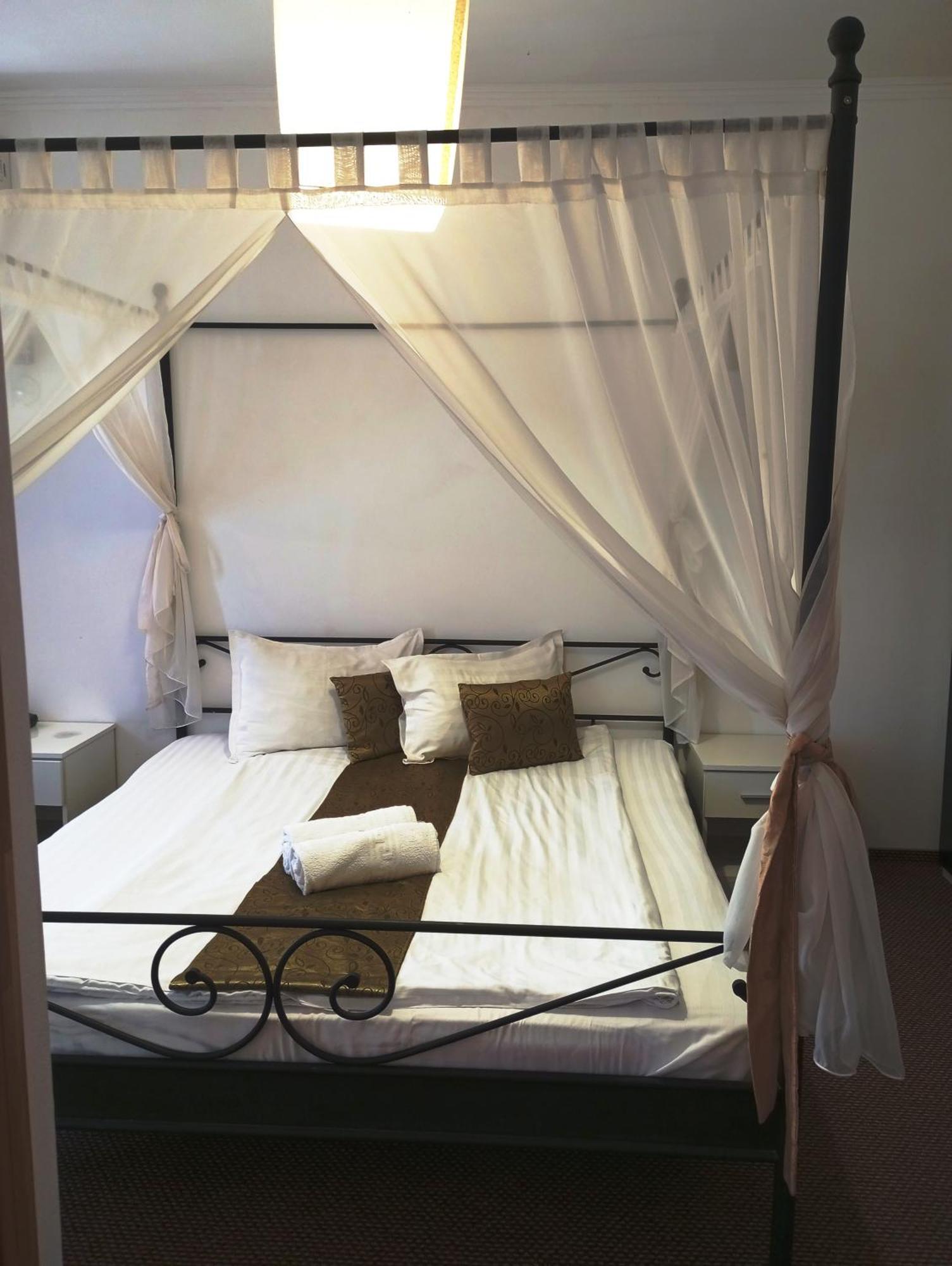 Rhc Royal Hotel Oradea Eksteriør billede