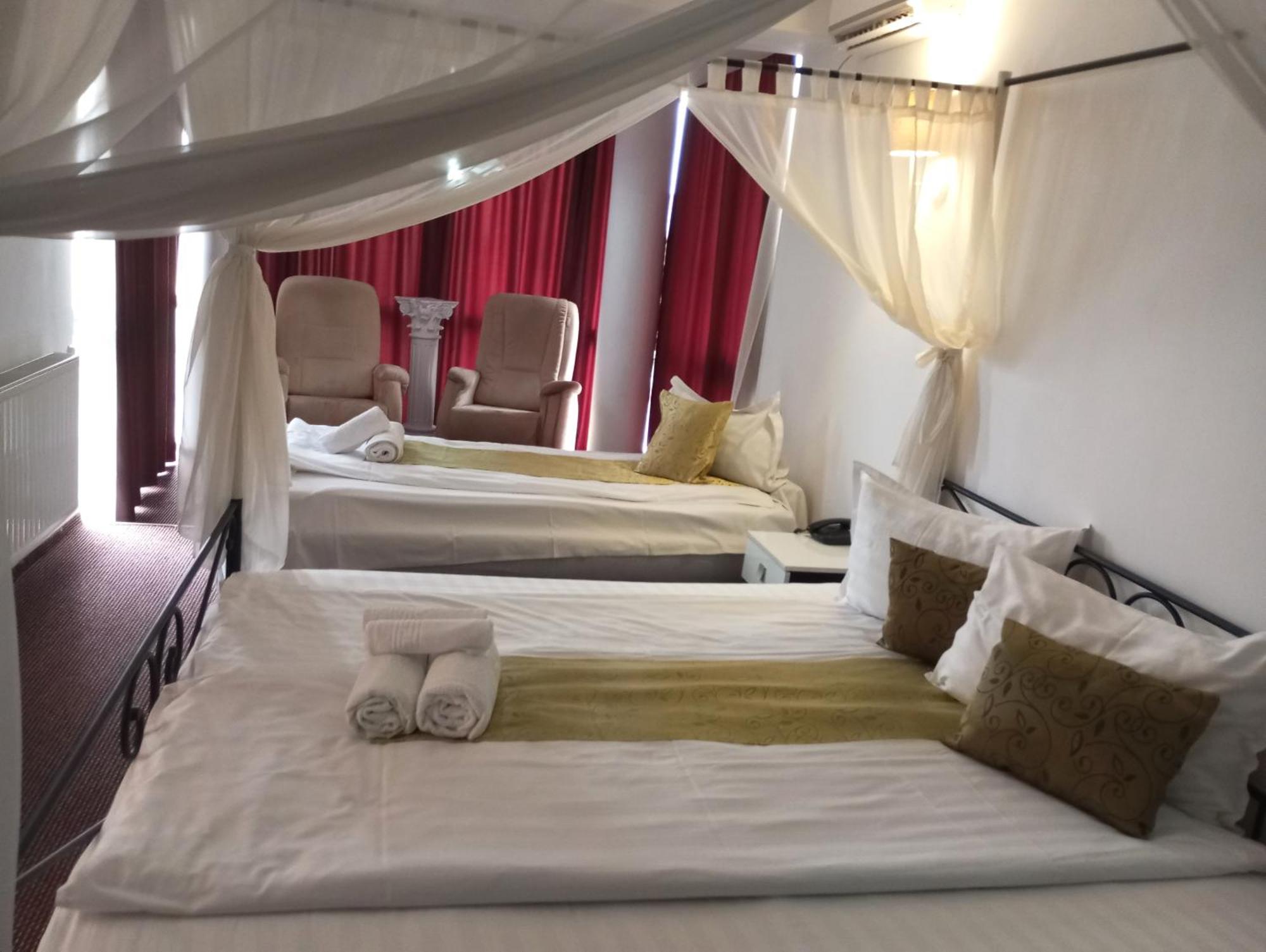 Rhc Royal Hotel Oradea Eksteriør billede