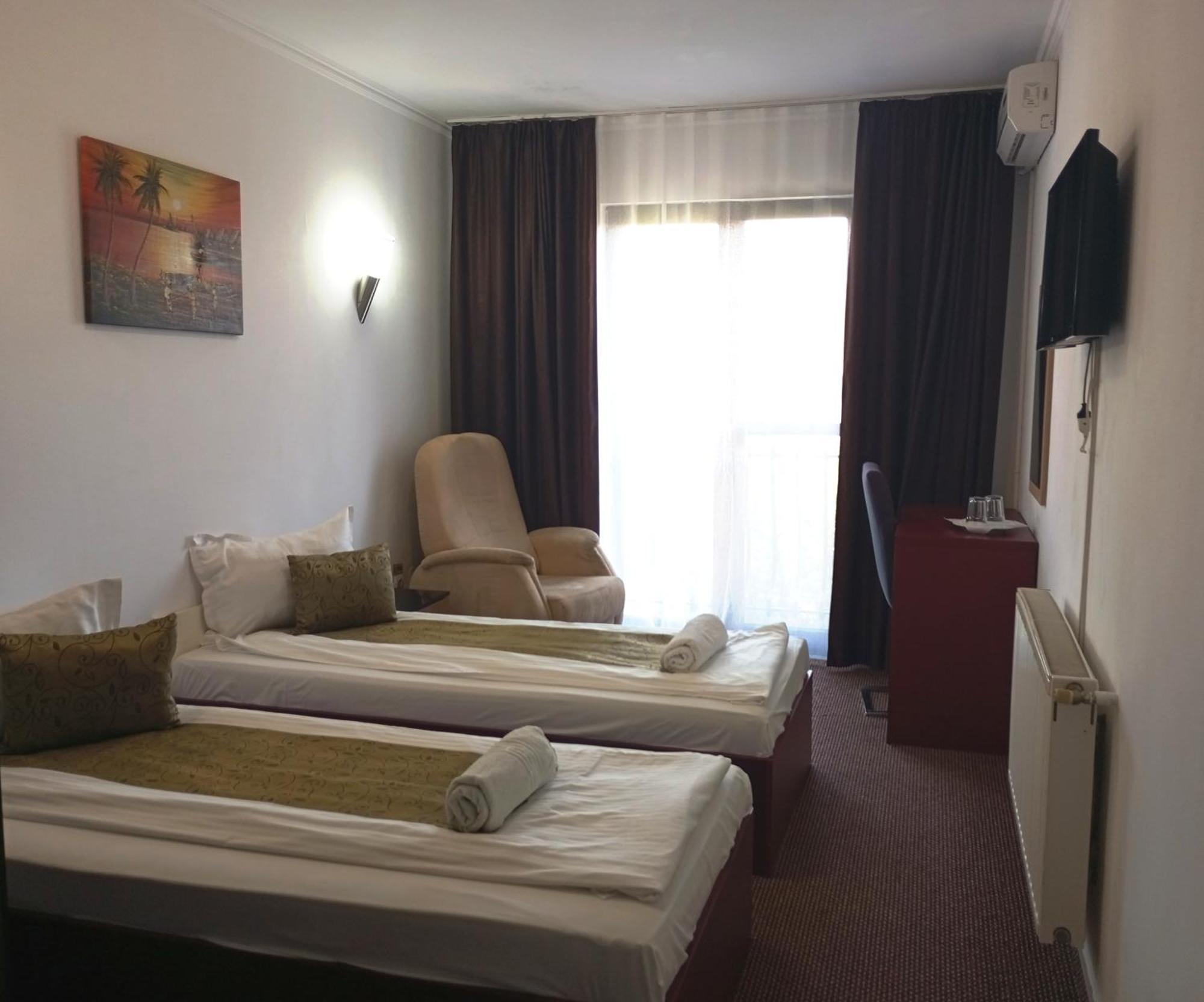Rhc Royal Hotel Oradea Eksteriør billede