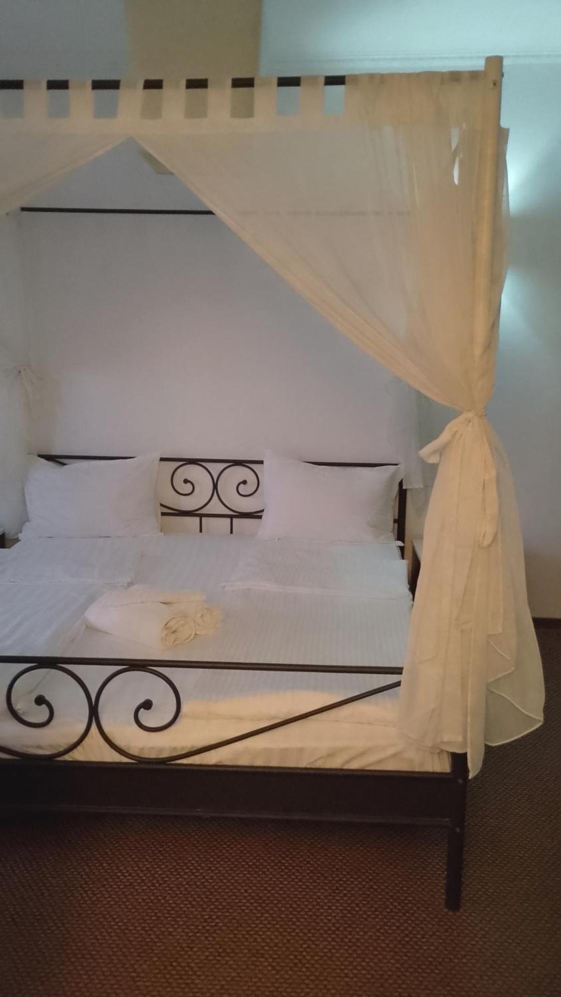 Rhc Royal Hotel Oradea Eksteriør billede