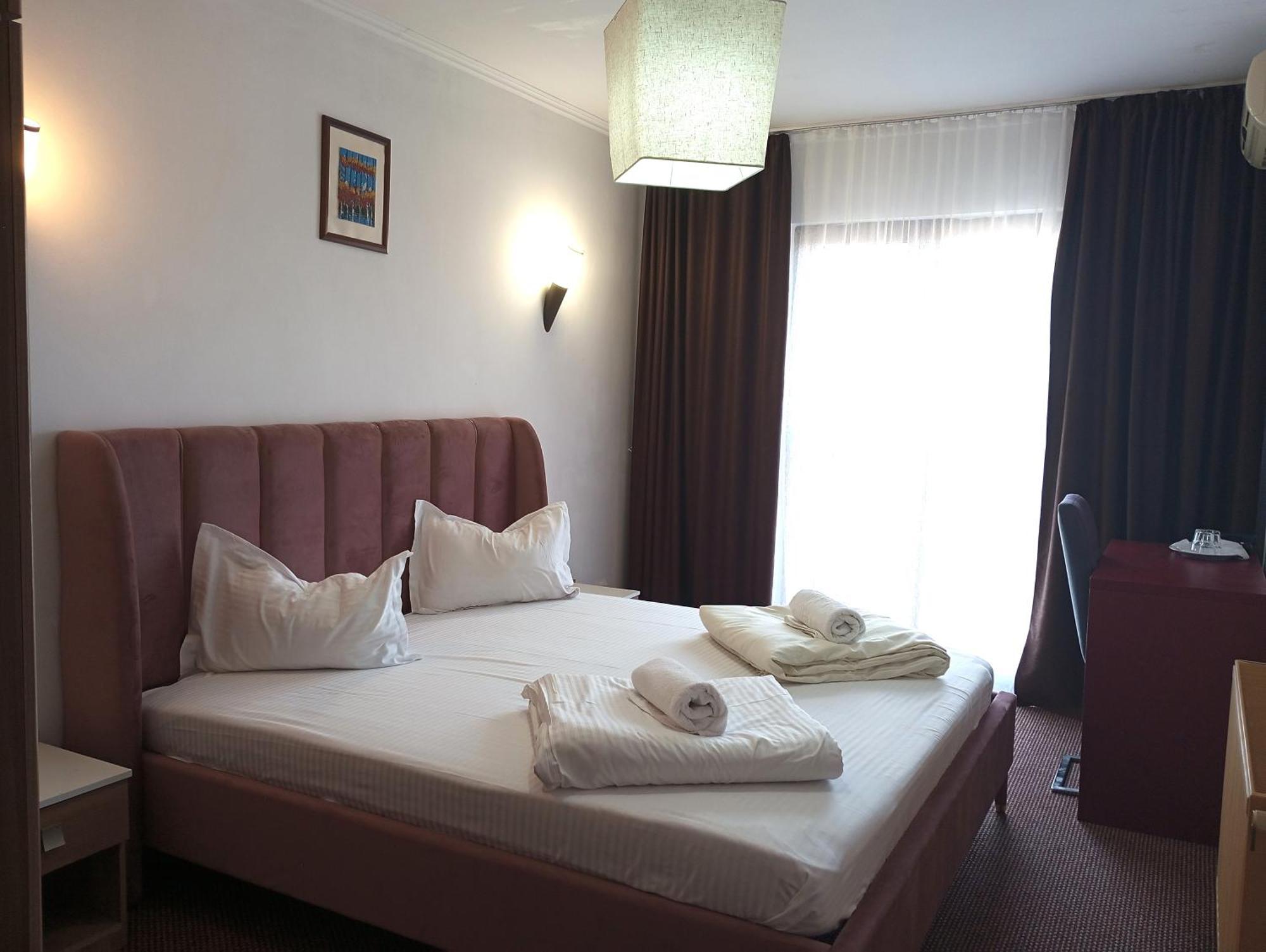 Rhc Royal Hotel Oradea Eksteriør billede